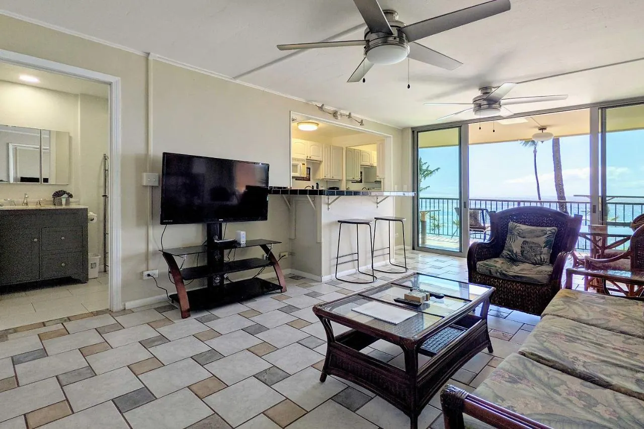Oceanfront Lahaina Condo With Balcony And Pool Access! Kahana