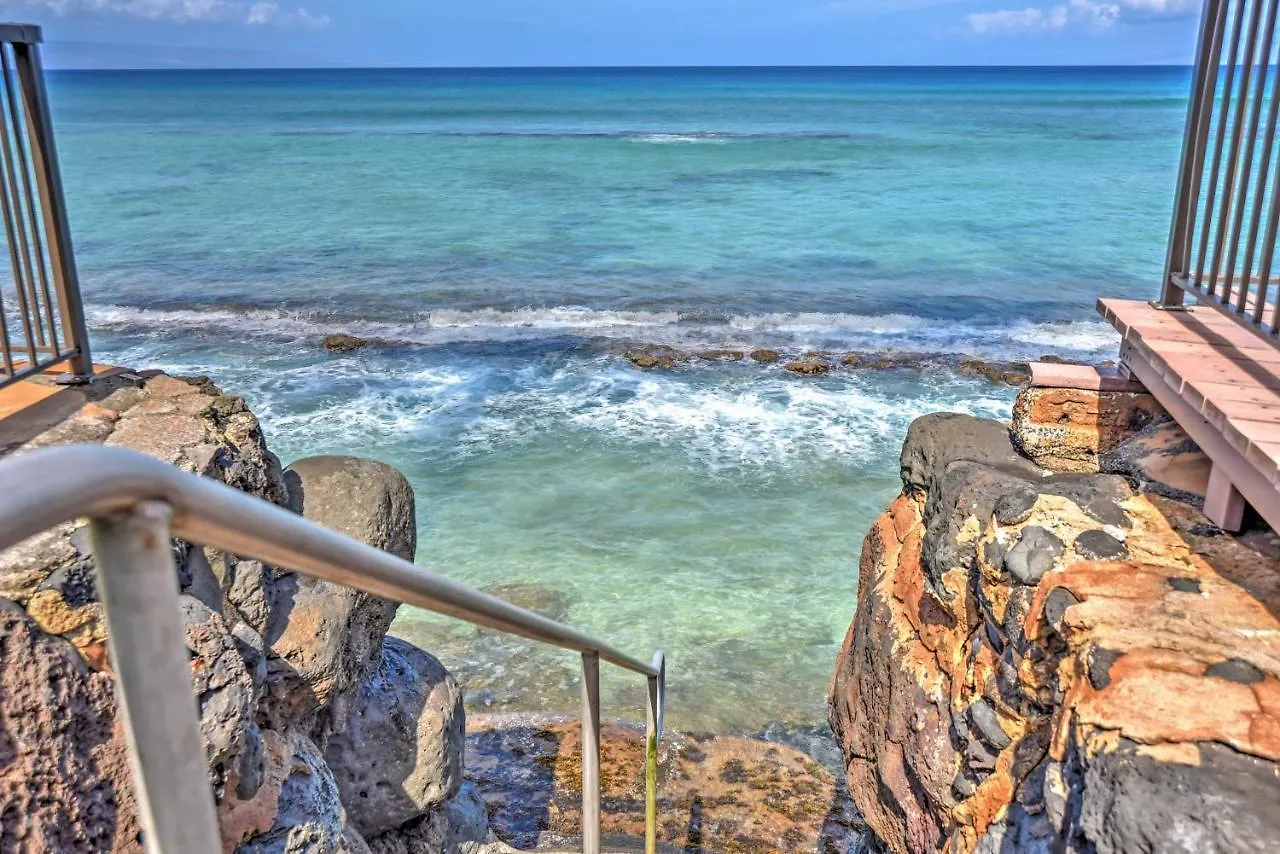 Oceanfront Lahaina Condo With Balcony And Pool Access! Kahana